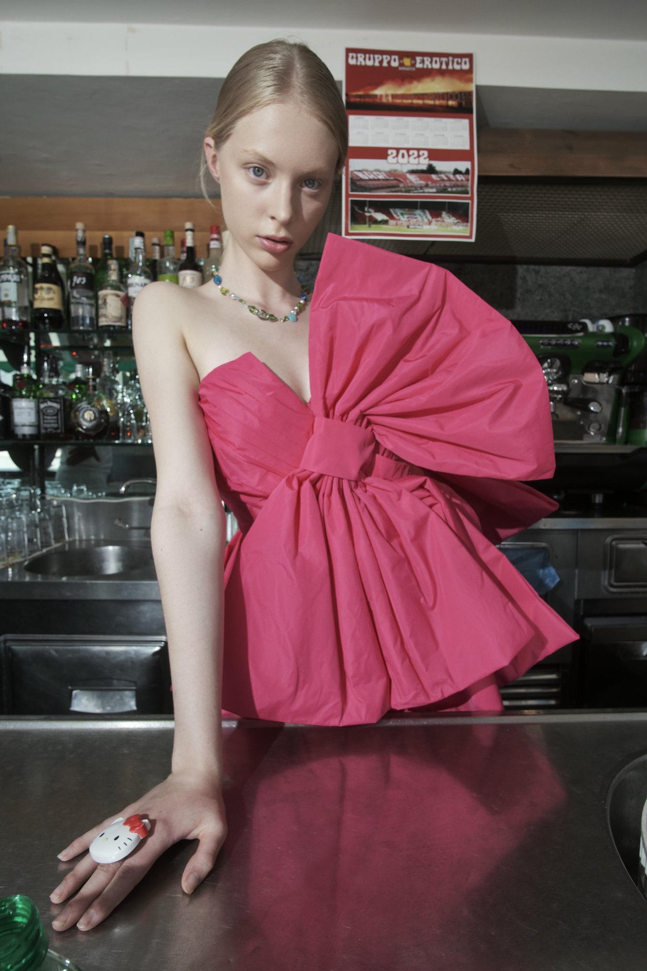 roots-of-light-luca-pistillo-09-bar-fiocco-fucsia